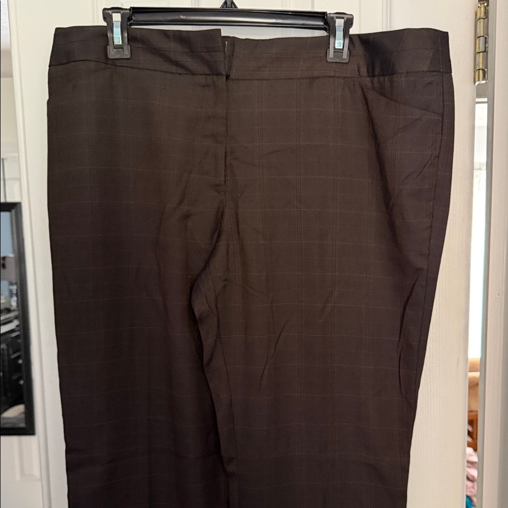Women’s Worthington Modern fit brown plaid trouser.  SZ16 NWT